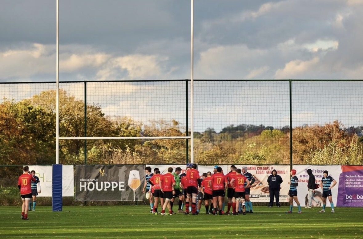 Match du Royal Rugby Namur, panneaux sponsors en fond